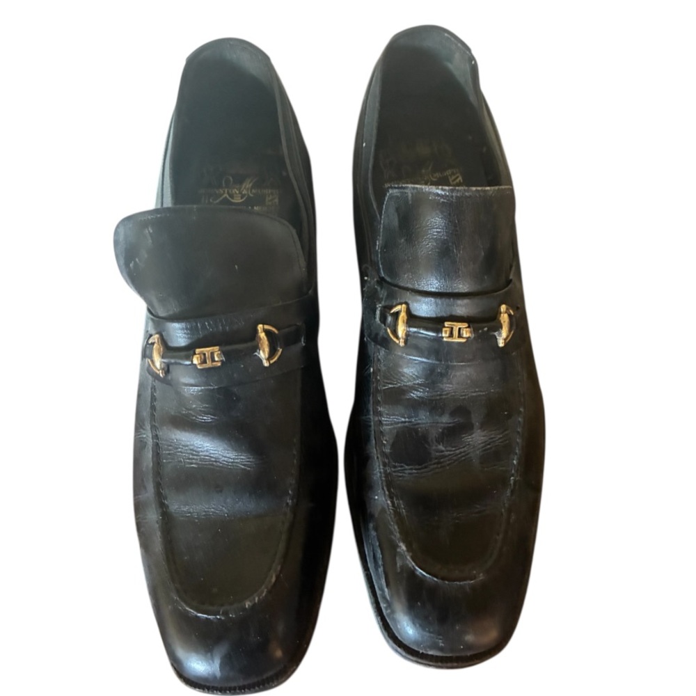 The Johnson Murphy Black Leather Loafers with Gold Detailing Size 6